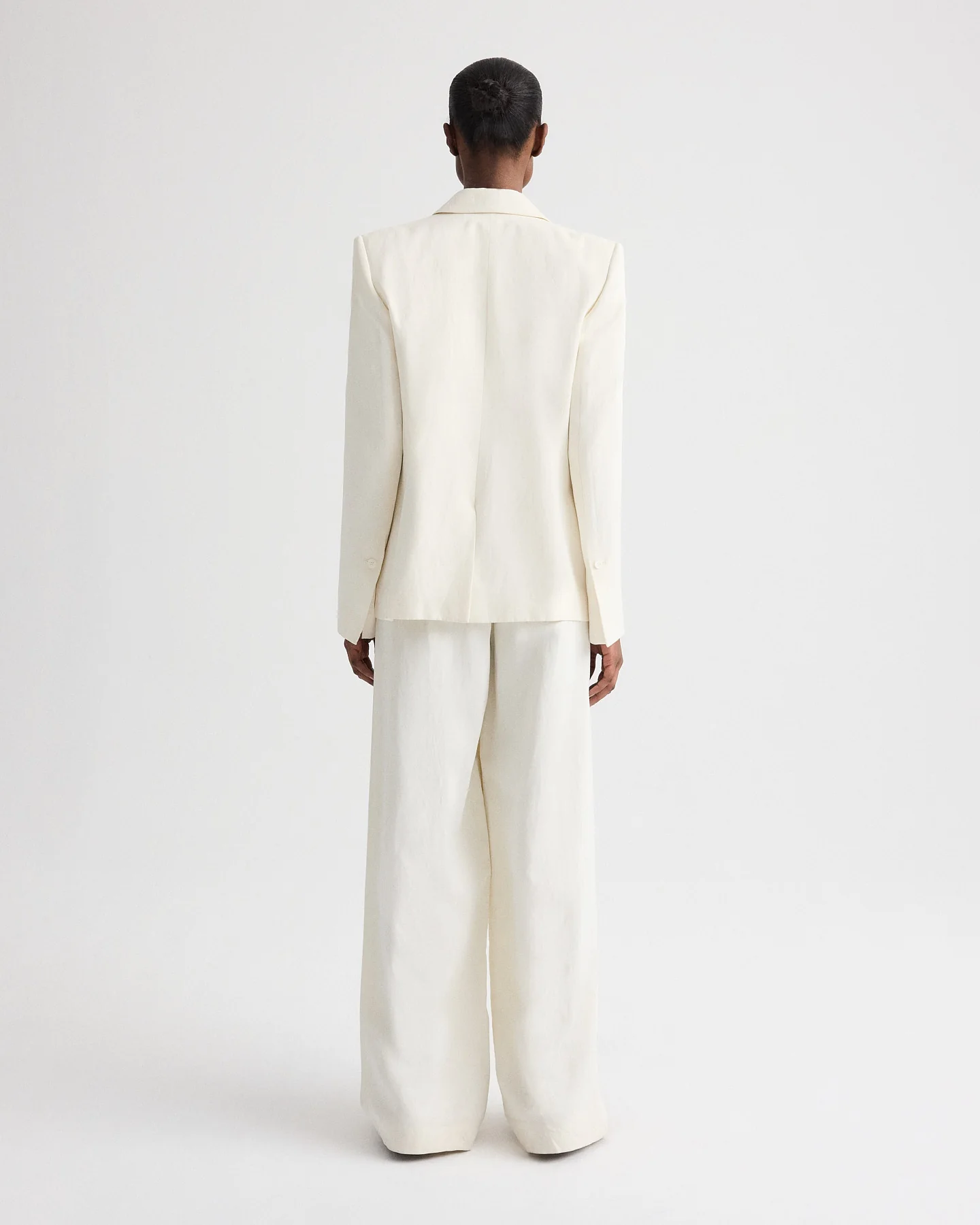 Her Fit Blazer in Coated Viscose Linen - Image 5